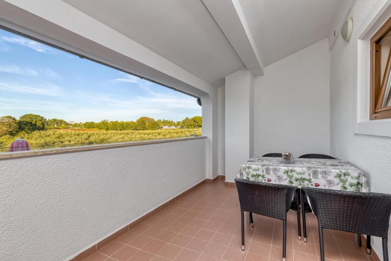 Apartment Lucijan Пореч Екстериор снимка